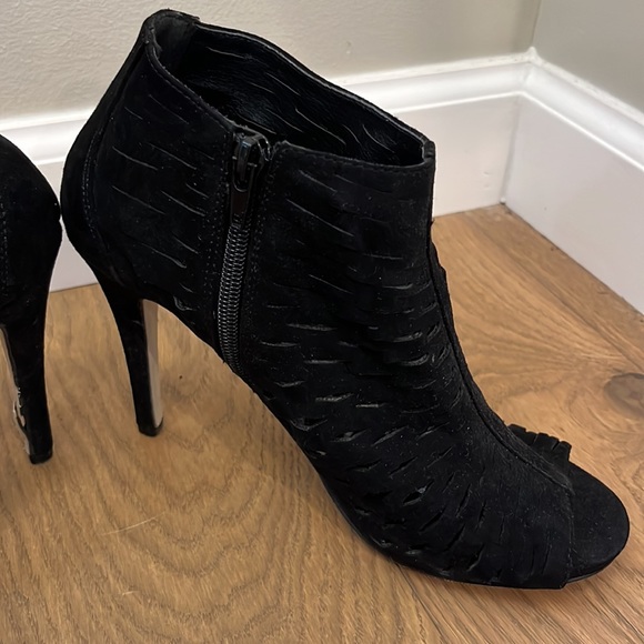 Madden Girl 7.5, 4” Heel Bootie - Picture 2 of 3